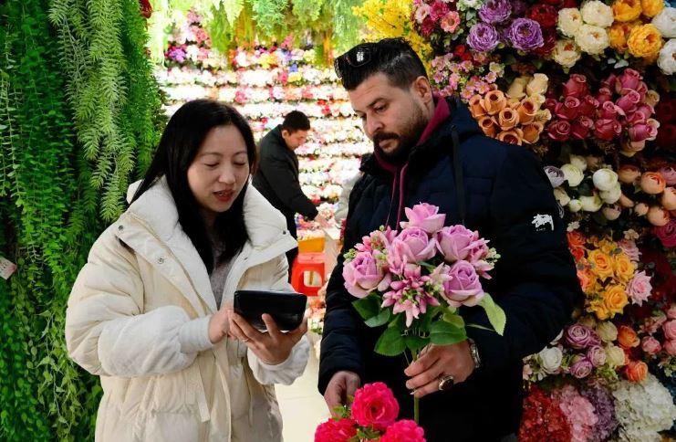 Foreign businessmen find their second hometown in Yiwu