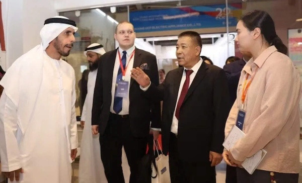 Jiaxing Honghe sweaters shine at Dubai expo