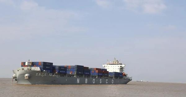 Taizhou Port sees arrival of record-size container ship