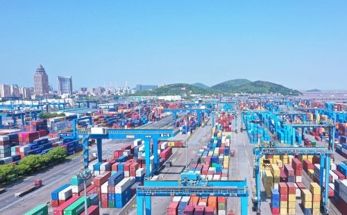 Jiaxing Port leads Zhejiang in container throughput growth in Jan-Feb