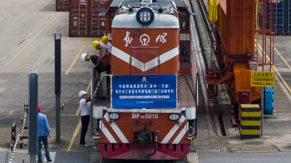 China-Laos 'door-to-door' freight train departs from Jinhua