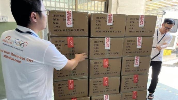Ningbo exporter delivers 6,000 raincoats to Paris Olympics