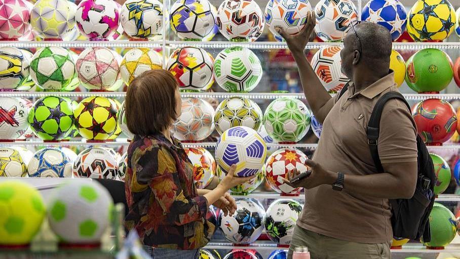 Yiwu's sports products popular during Olympic period