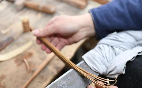 Customs facilitating surging export of Anji bamboo fans