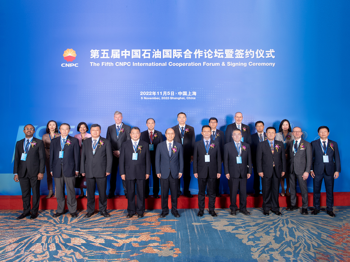 Energy giants sign huge contracts at expo