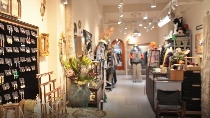Small shops on Women's Street of Wulin Road reflect Hangzhou's economic vitality
