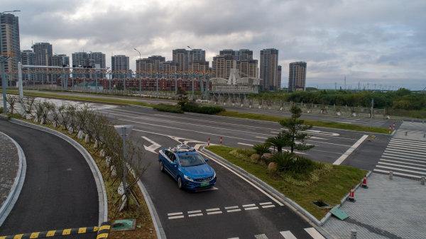 Geely self-driving cars licensed for open-road tests in YRD
