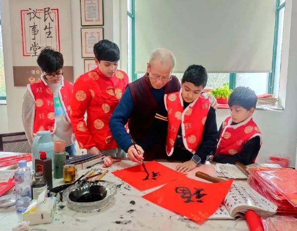 Cultural exchange made at New Year's celebration in Jinhua