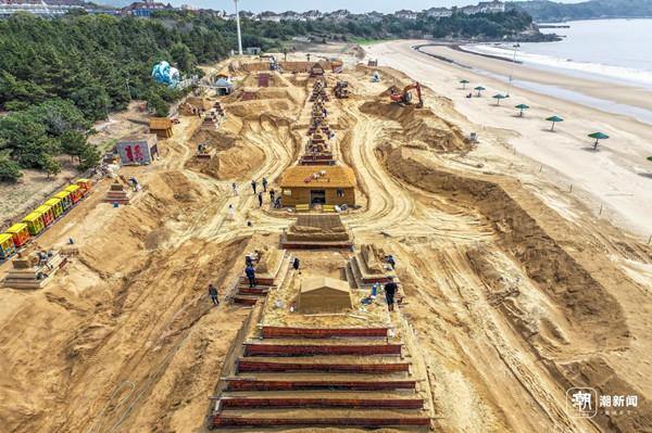 Artists create sand sculptures for Zhoushan Intl Sand Sculpture Festival