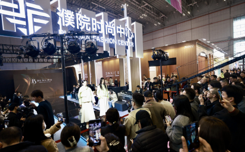 Puyuan showcases fashion innovation at national knitting expo
