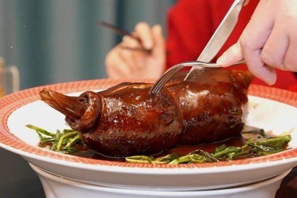 Spring Festival delicacy: Eight treasures duck