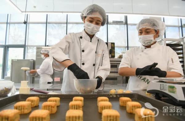 Fig mooncakes hit markets in Jinhua