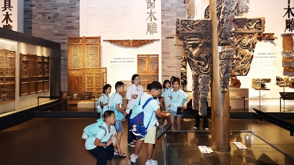 Overseas youth embark on cultural journey in Jinhua