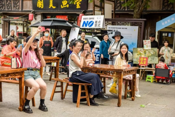 Traditional Quyi art comes to Taizhou's streets