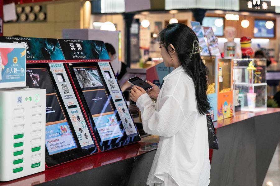 Box office of National Day holiday exceeds 2 bln yuan