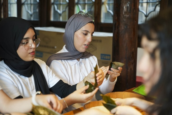Chinese, intl students explore colorful Jiaxing