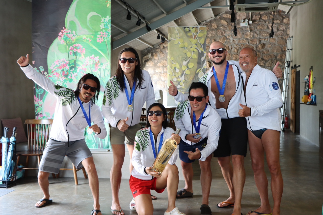 Foreign athletes experience charm of Huaniao Island