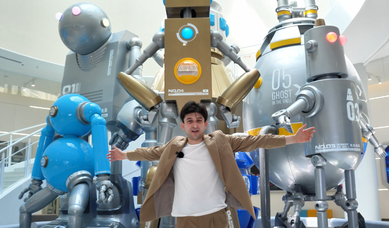 Tajik student explores Huzhou's futuristic robot park