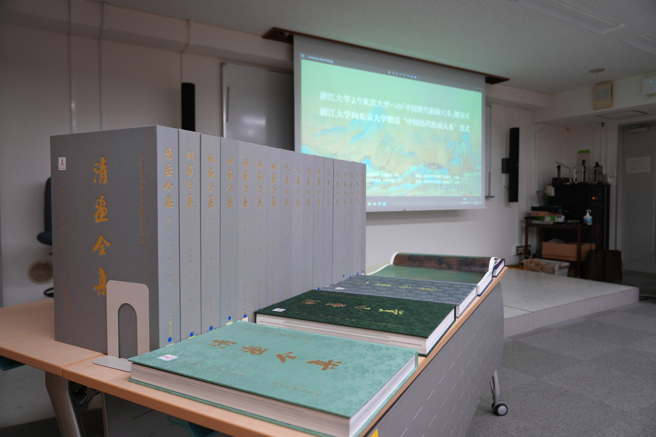 Collection of ancient Chinese paintings presented to University of Tokyo
