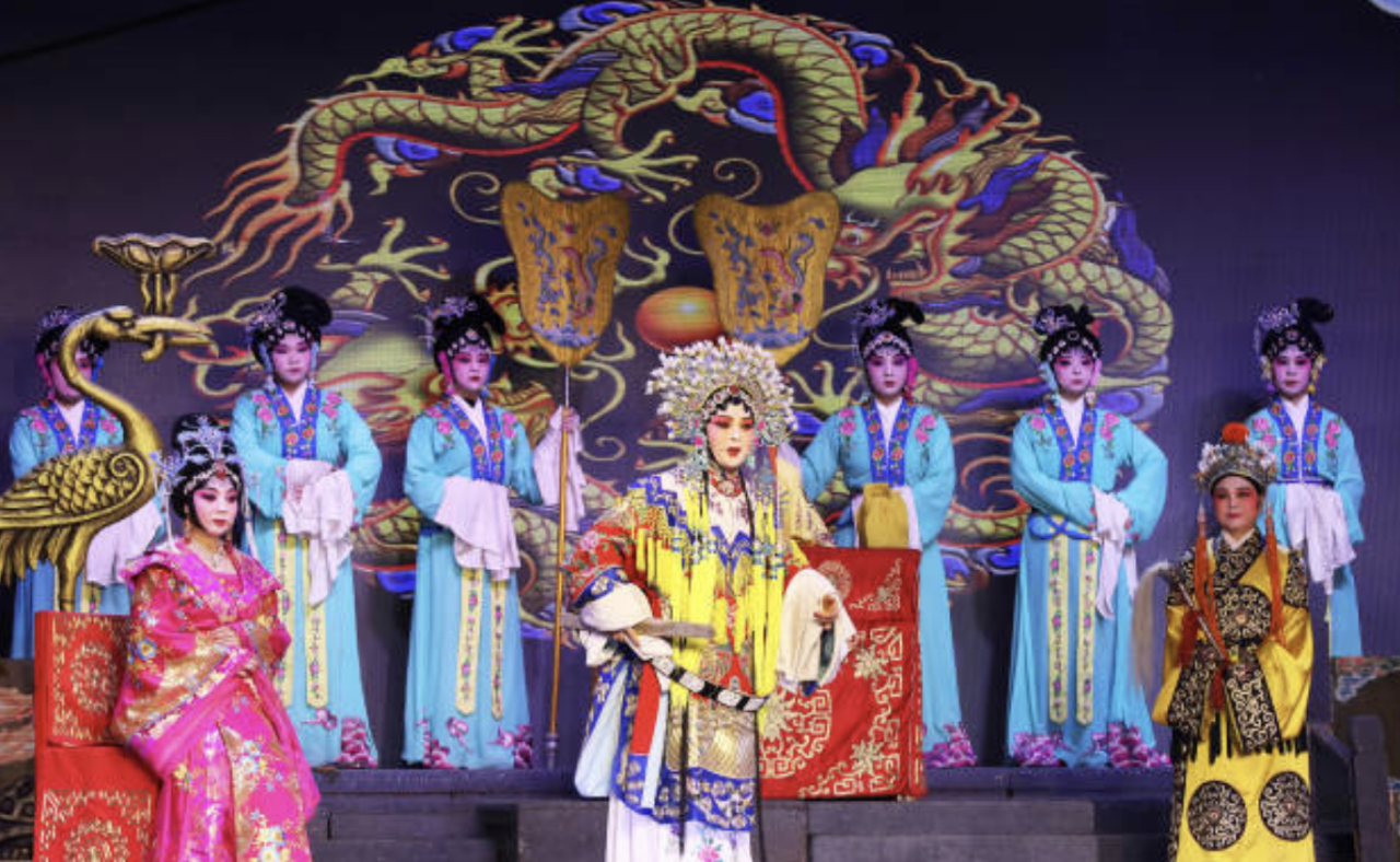 Yiwu: Cultural performances benefit the public