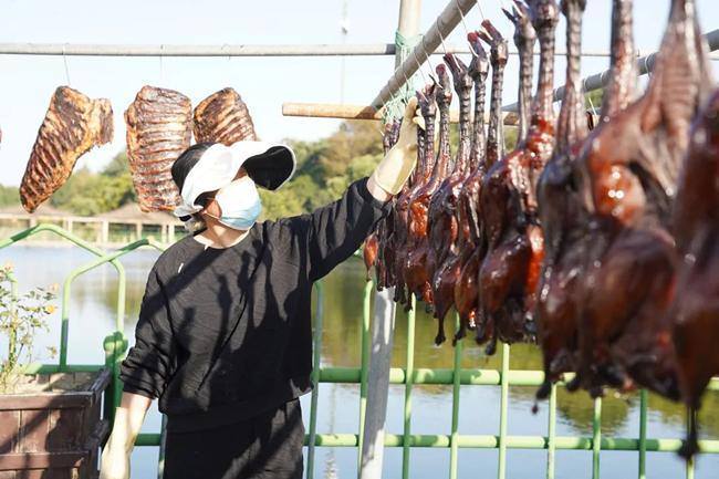 Preserved delicacies ready for Spring Festival