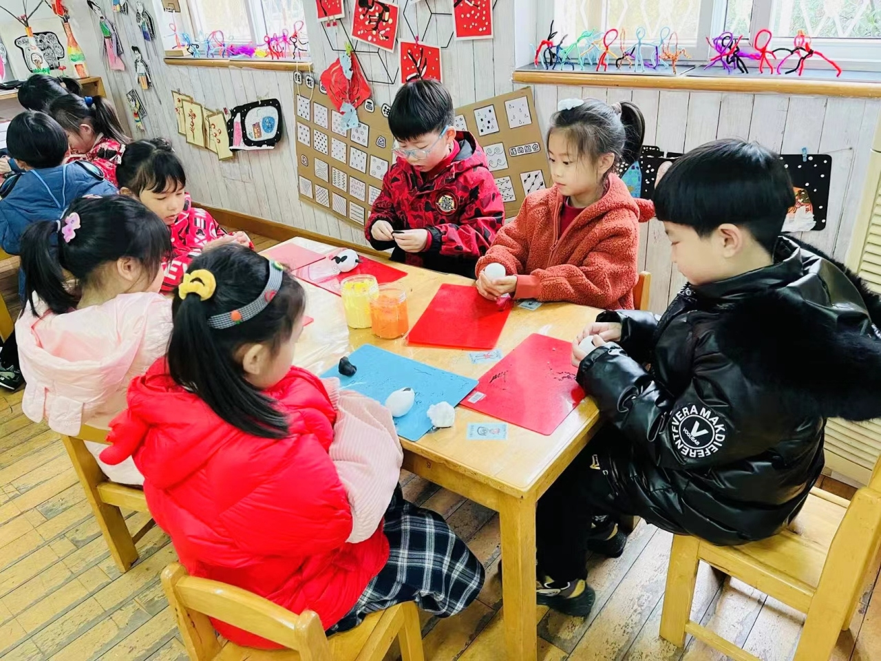 Kindergarten prepares decorations on the Beijing 2022 to welcome the new semester