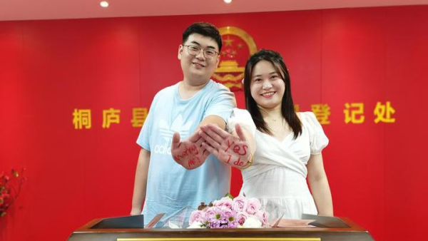 1,270 couples got married on Chinese Valentine's Day in Hangzhou