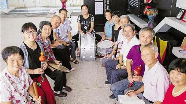 Retired teachers offer free summer tutorial classes to left-behind children for 14 years