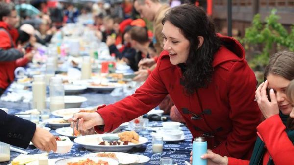 Foreigners attend activity featuring Chinese Lunar New Year customs in Zhejiang
