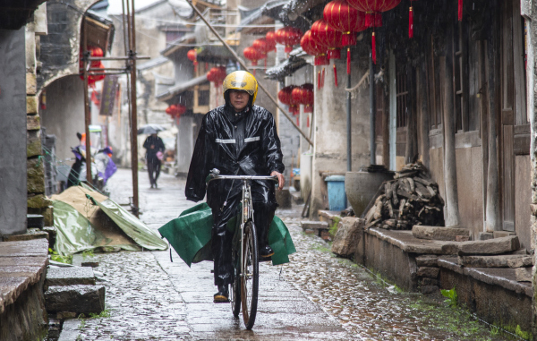 Taizhou one arm postman gets 100% delivery accuracy