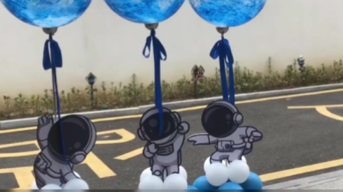 Children learn astronautics via cultural activities at the beginning of their new semester