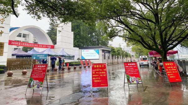 Featured: photo enthusiast in Hangzhou records the moment of college entrance examination with his camera