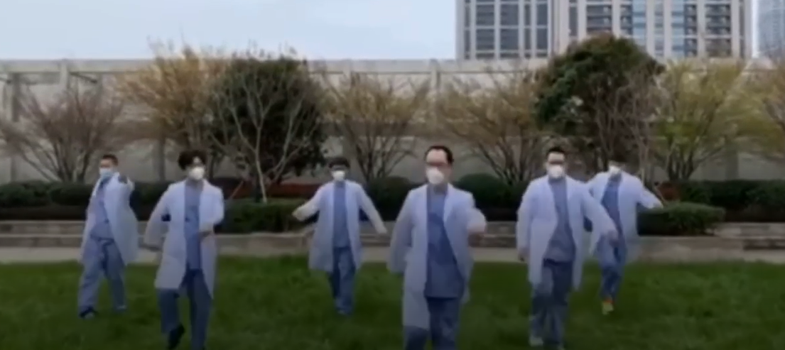 Male doctors dance vigorously to send blessings on Women's Day to their female colleagues