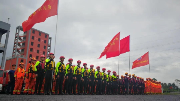 Firefighter dispatched to Jiangxi to help combat the flood