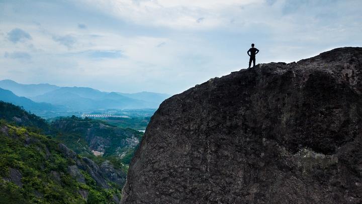 A man spent a whole year capturing the subtle changes in his hometown Songyang