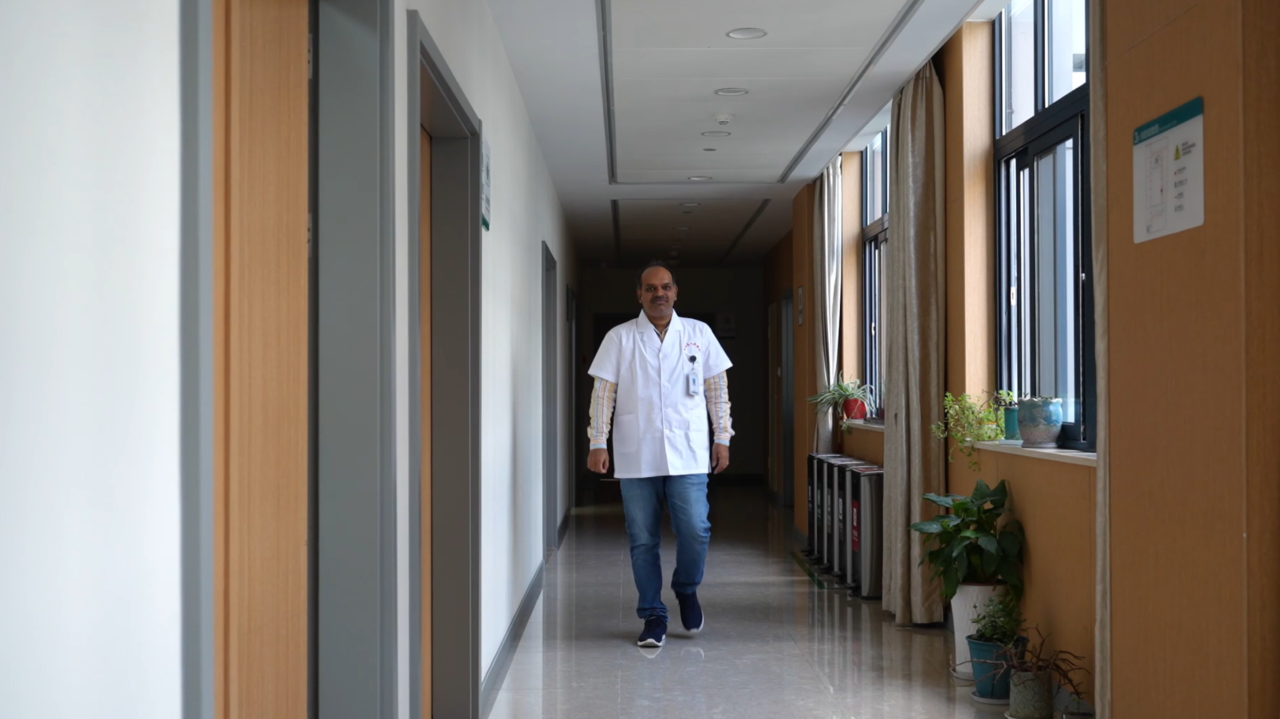 Indian doctor leads advanced medical technology team in Huzhou