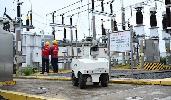 Intelligent robots enhance power grid efficiency in Jiashan county
