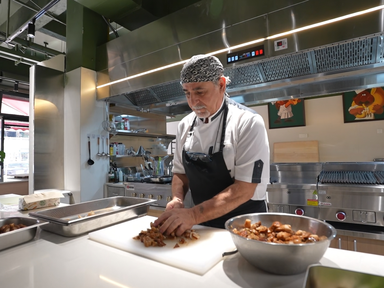 Opportunity China: In Zhejiang丨Italian chef’s creative delicacy in Qingtian