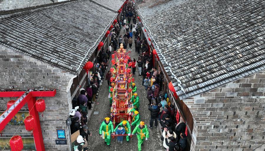 Lantern Festival Parade held to memorize ancestors of townsfolk in E China's Zhejiang