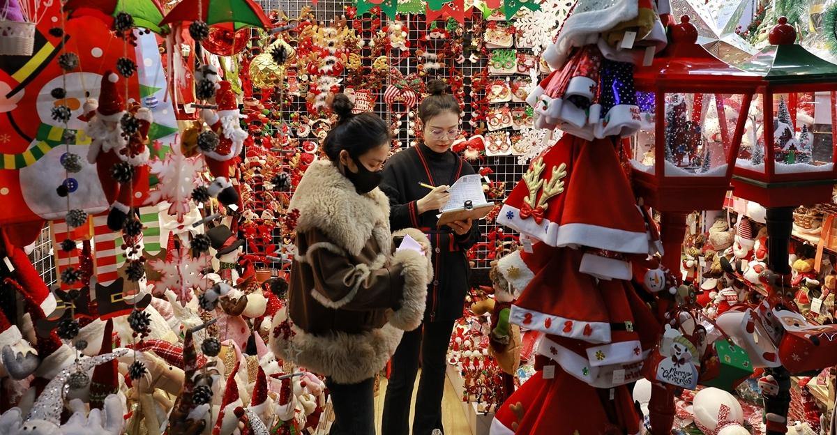 Yiwu's Christmas exports jump 20% from pre-pandemic levels, showing China's commitment to opening-up