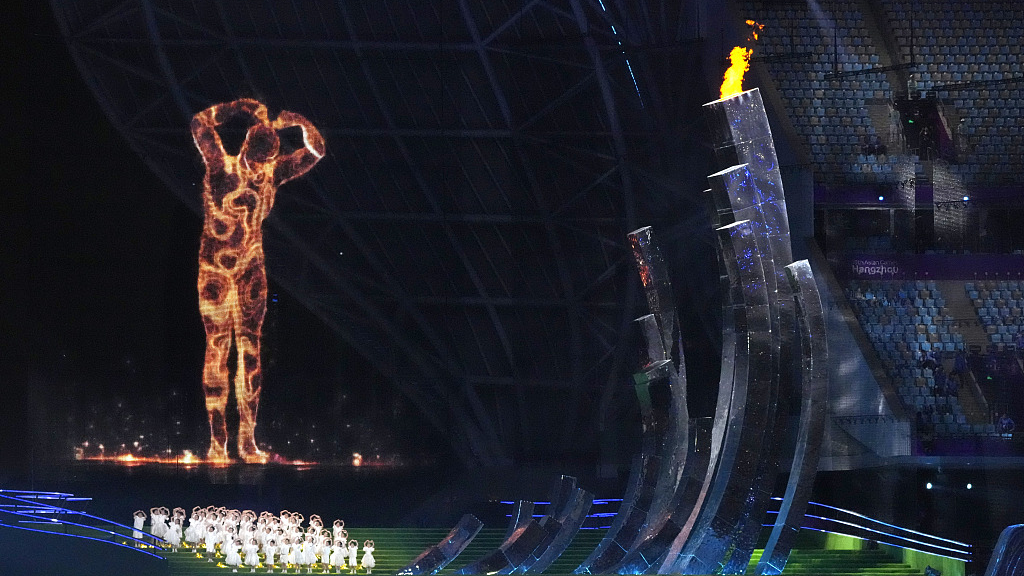 Digital Torchbearer Extinguishes Flame, 19th Asian Games Wows Audience with Cutting-edge Technology