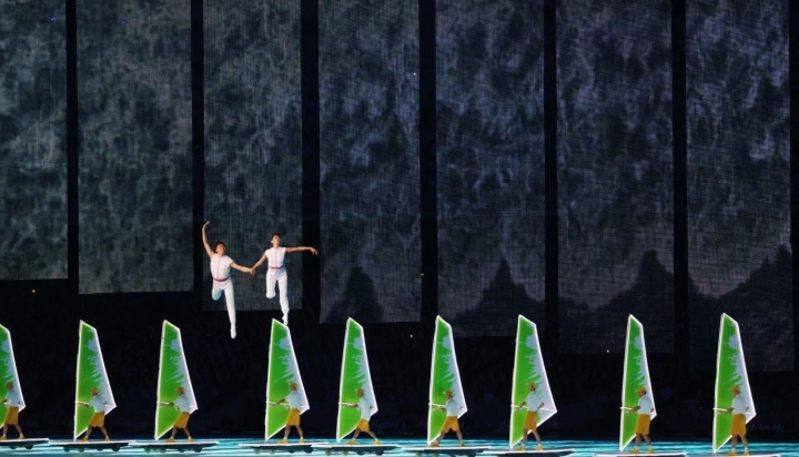 How Do Dancers Join Hands to Step on the Tide? Asian Games Opening Ceremony Double 3D Wire Technology Revealed