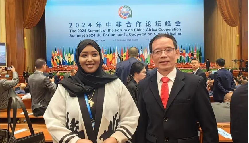 Chinese Lagos boy's affection for Africa “拉各斯男孩”的非洲情缘