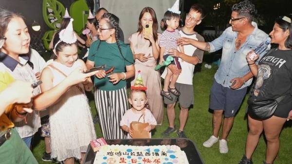 Expats, locals celebrate birthday in Yiwu