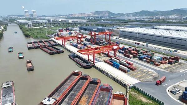 Huzhou port achieves anti-recession growth