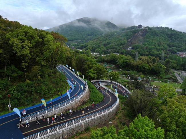 2024 National Hiking Race kicks off in Zhoushan