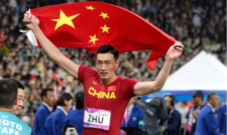 Zhu Yaming Wins Men's Triple Jump