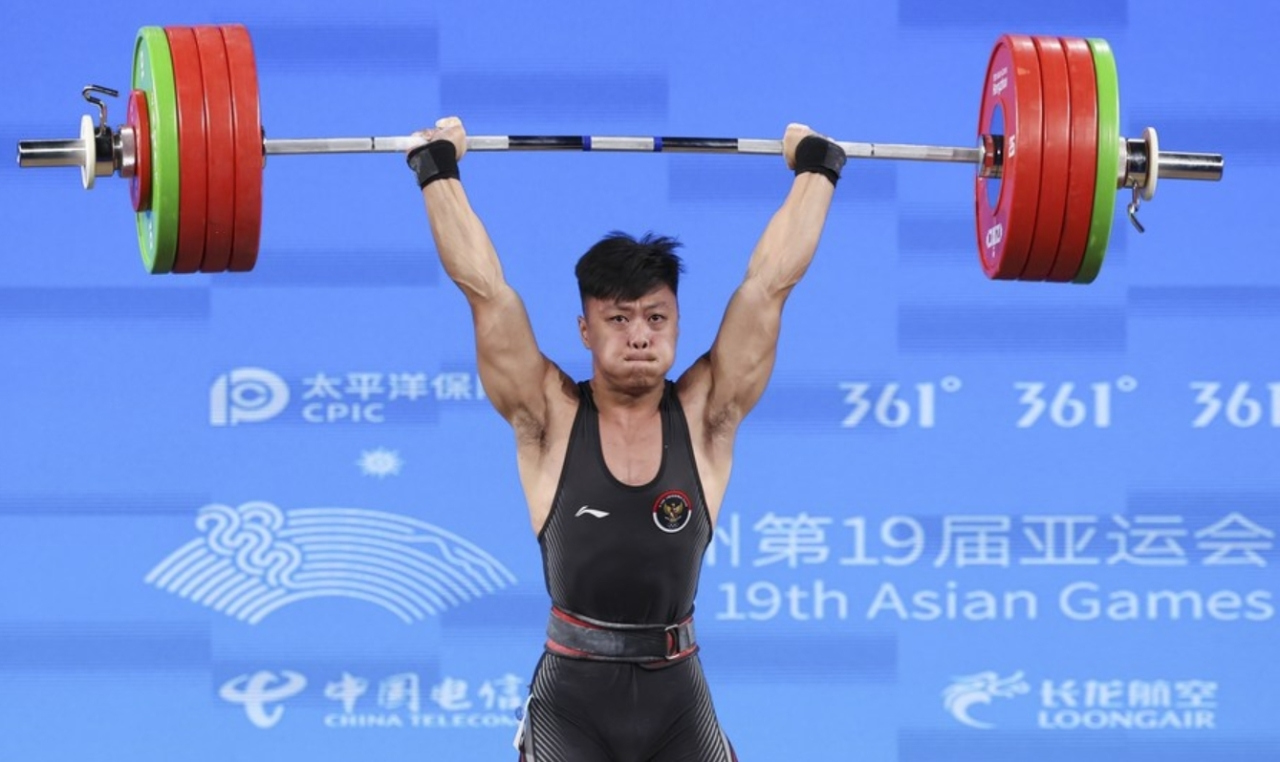 Indonesian Weightlifter Collects Gold at Hangzhou Asiad, Sets World Record