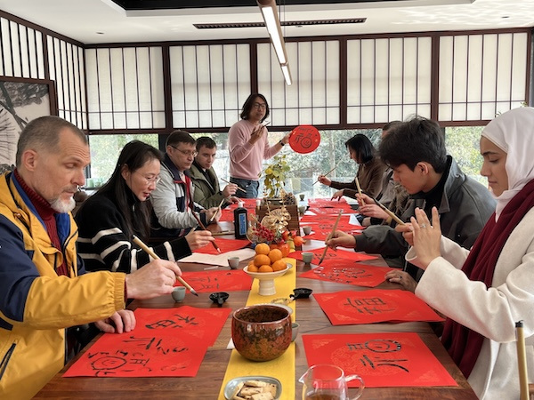 A cultural journey for intl students and teachers in Ningbo