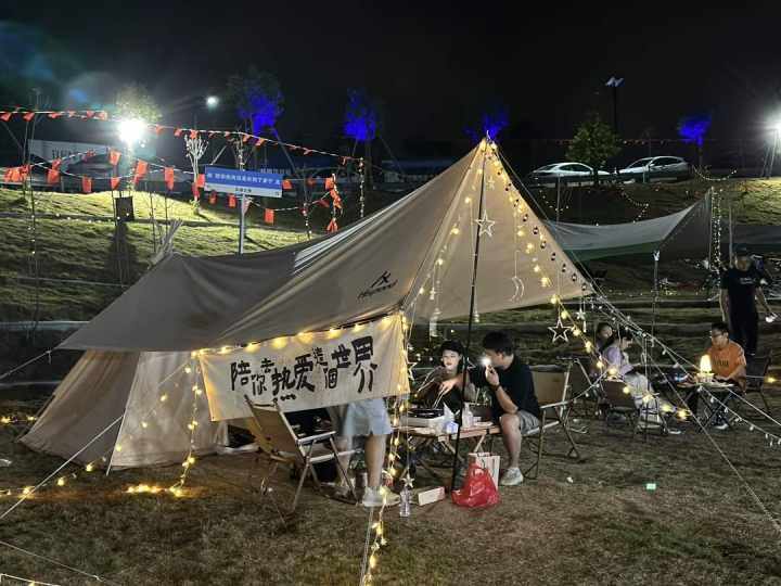 Camping in Jingning Mountains popular during the National Day holiday